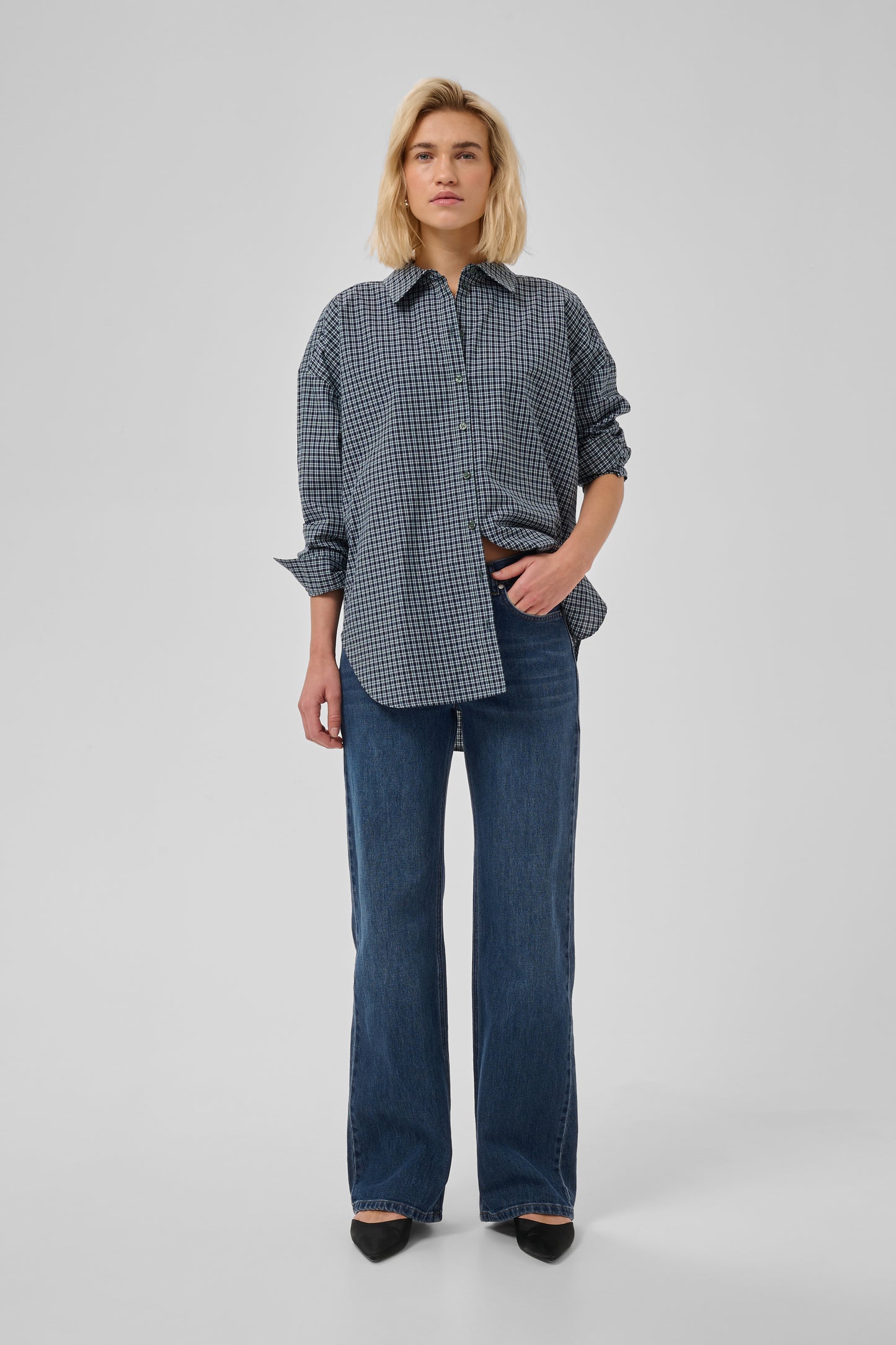 My Essential Wardrobe 05 The Louis Wide Dark Blue Retro Wash Jeans