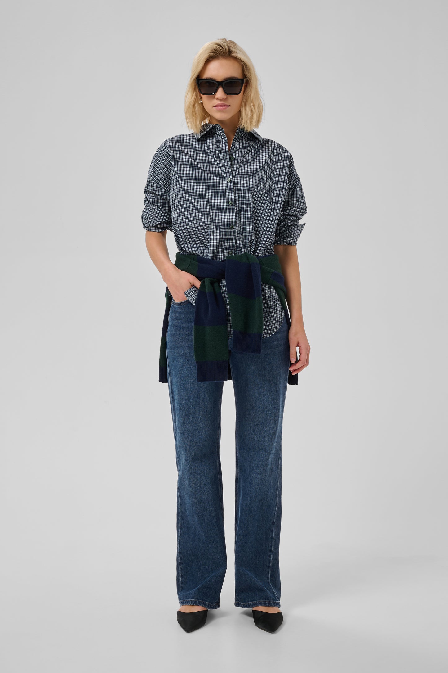 My Essential Wardrobe 05 The Louis Wide Dark Blue Retro Wash Jeans