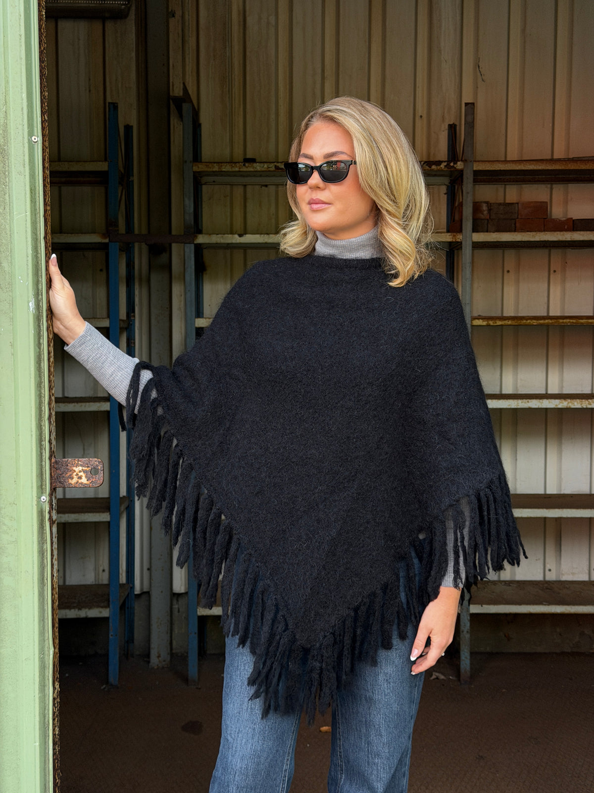 Rêve Caroline Black Poncho Med Frynser