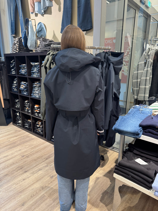 Aleksander Mona Jakke