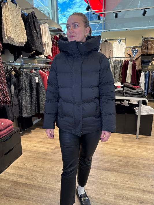 Aleksander Ronja Boxy Black