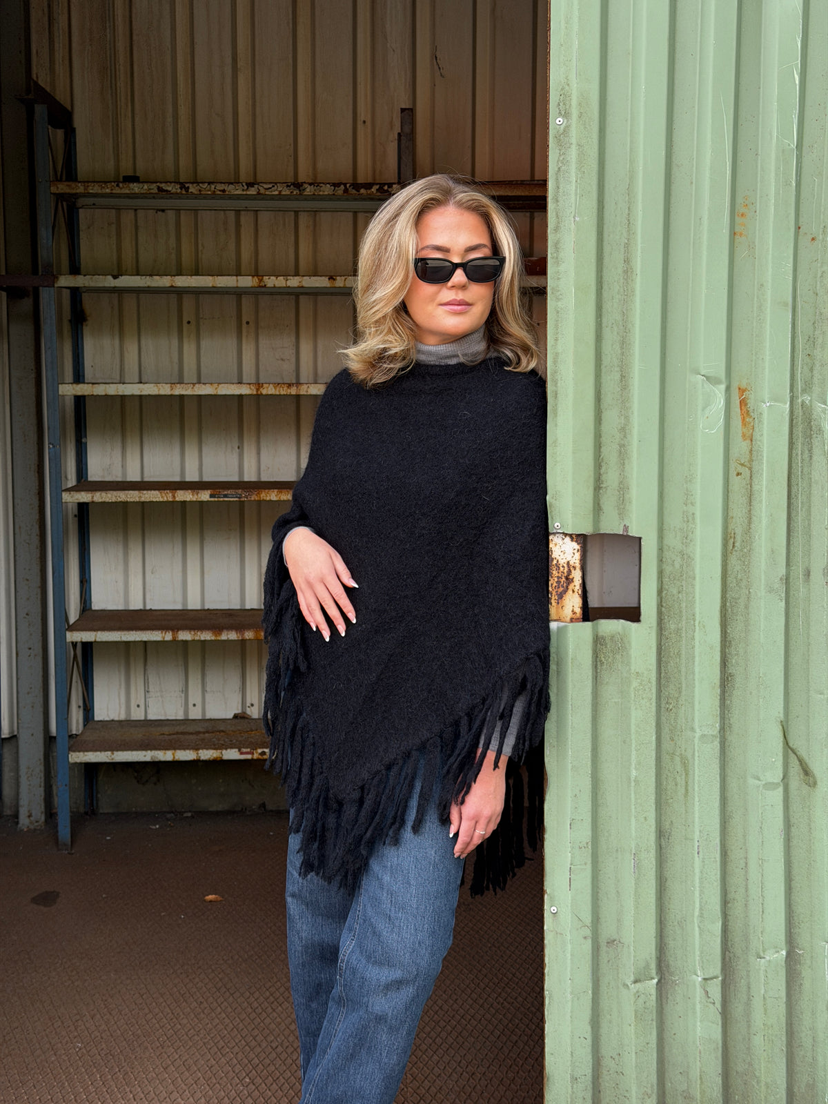 Rêve Caroline Black Poncho Med Frynser