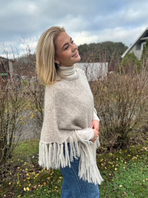 Reve Caroline Poncho Med Frynser Sand
